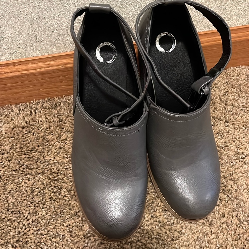 NWOT shoes gray from Macys.